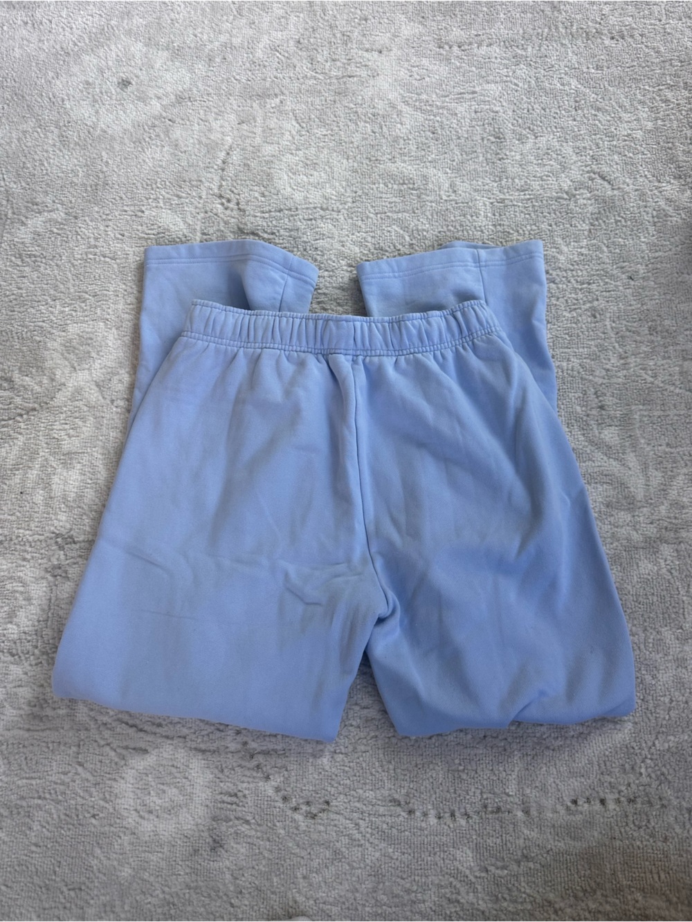 NEW - Alo Accolade Straight leg sweatpants, Light Blue, Medium - Picture 8 of 10